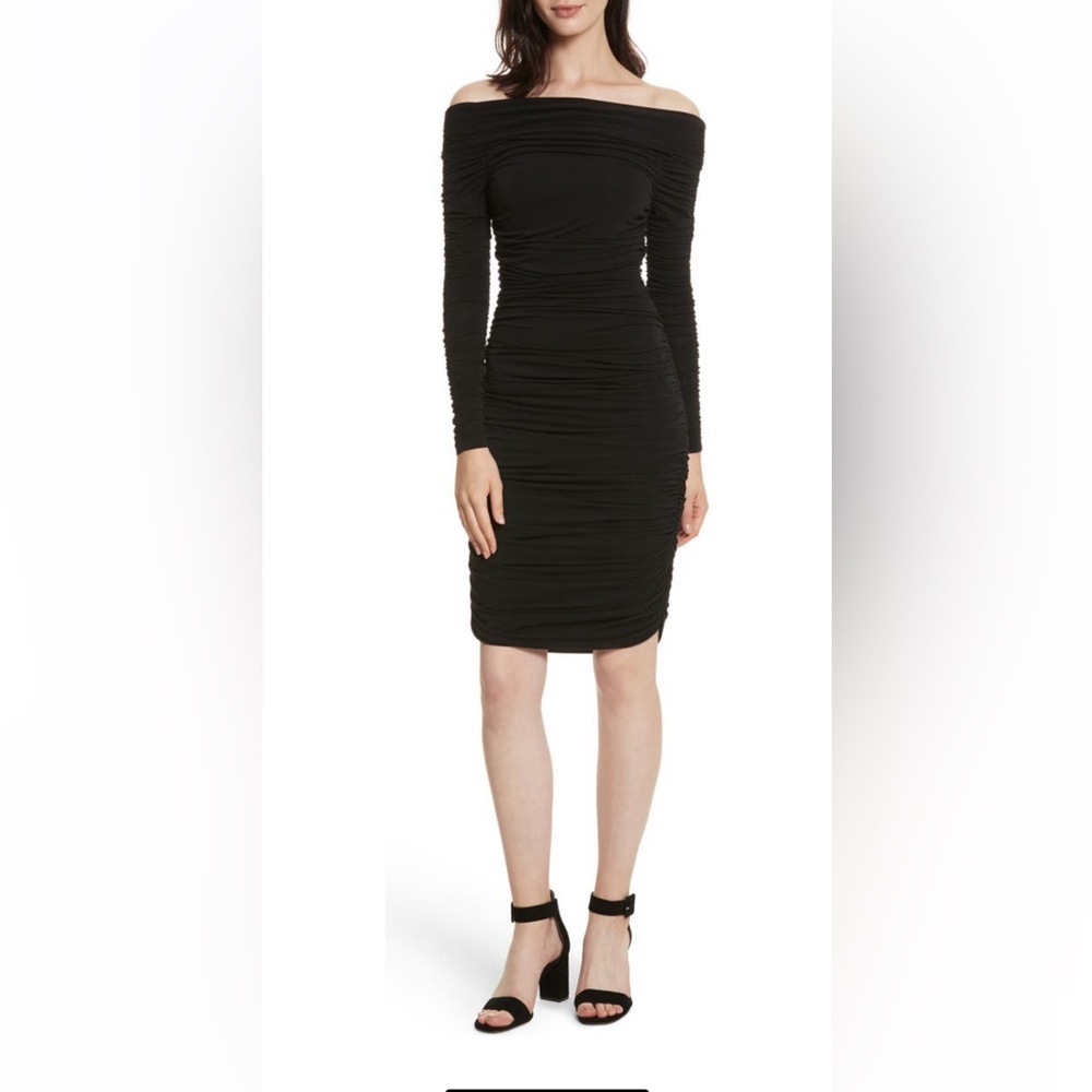 NEW ❤️ Elizabeth and James
Blaise Off the Shoulder
Ruched Dress